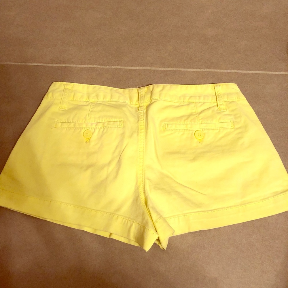 Missimo Supply - bright yellow shorts